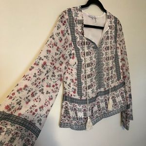 EUC Endless Rose Floral Peasant Top Bell Sleeve